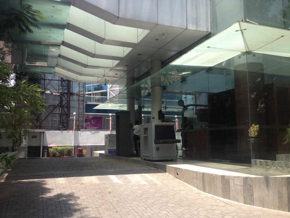 St Laurn Koregaon Park Pune Exterior foto