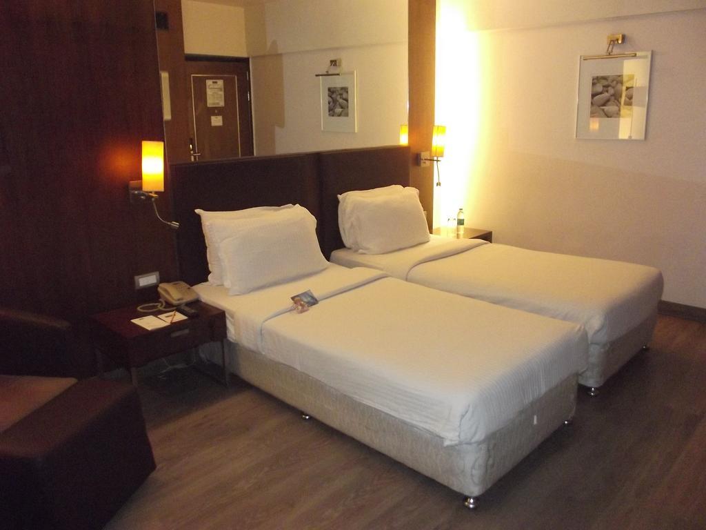 St Laurn Koregaon Park Pune Exterior foto