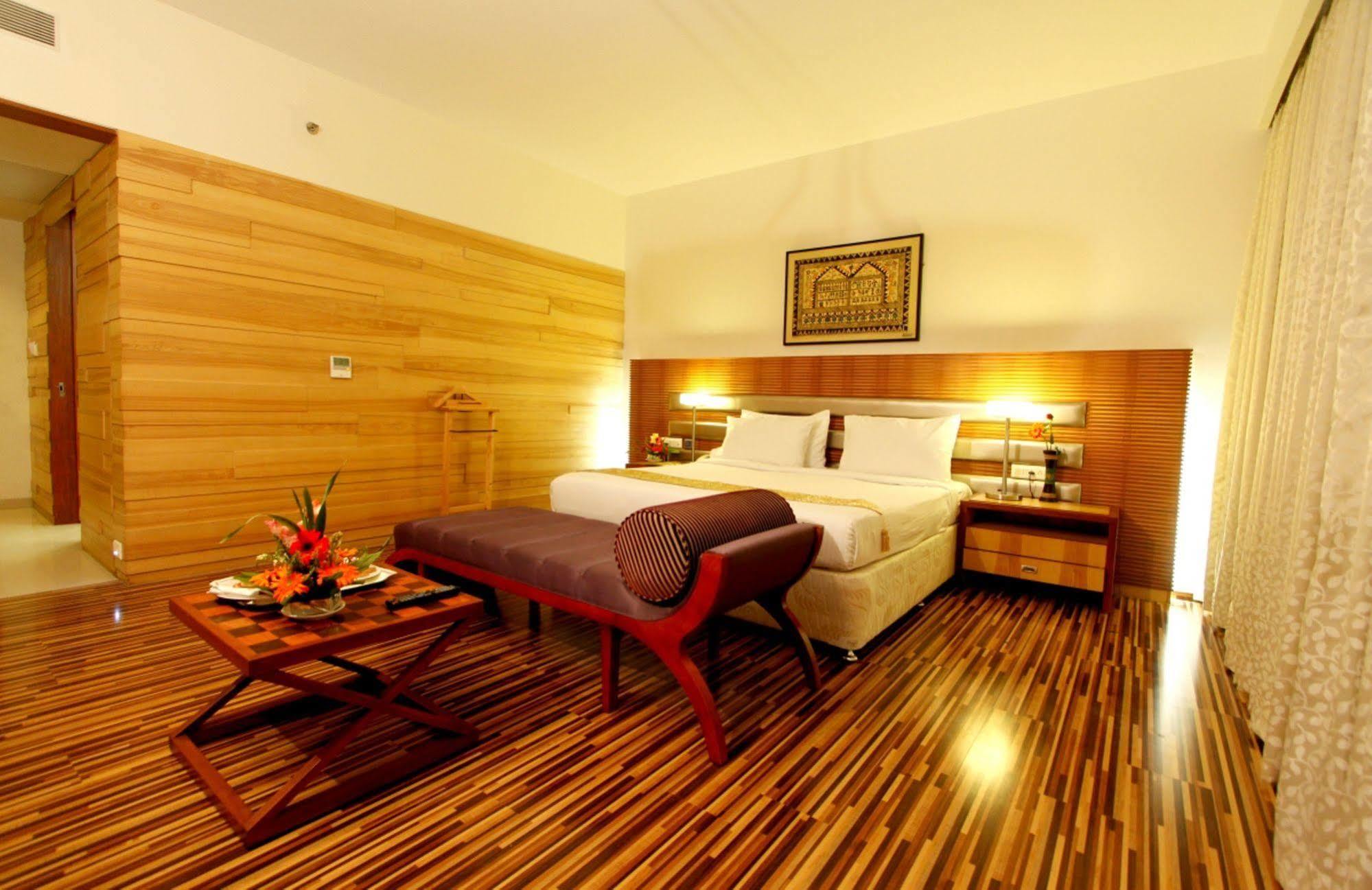 St Laurn Koregaon Park Pune Exterior foto